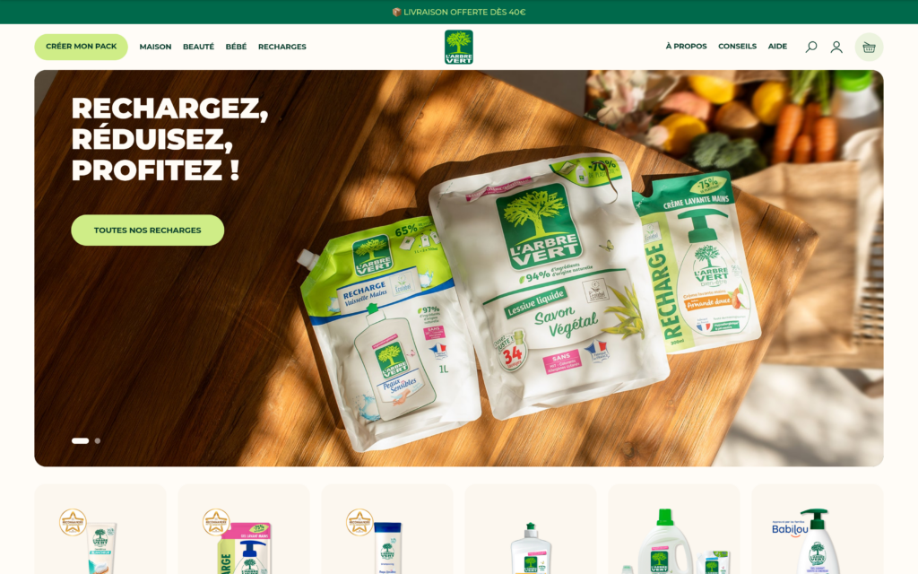 Page d'accueil de la boutique Shopify de L'Arbre Vert : recharges de produits ménagers sur un plan de cuisine, sous le titre « Rechargez, réduisez, profitez ! »